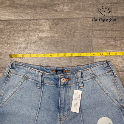 Arizona Jean Co. Juniors High Rise Cargo Jeans Light Wash NWT Size 7