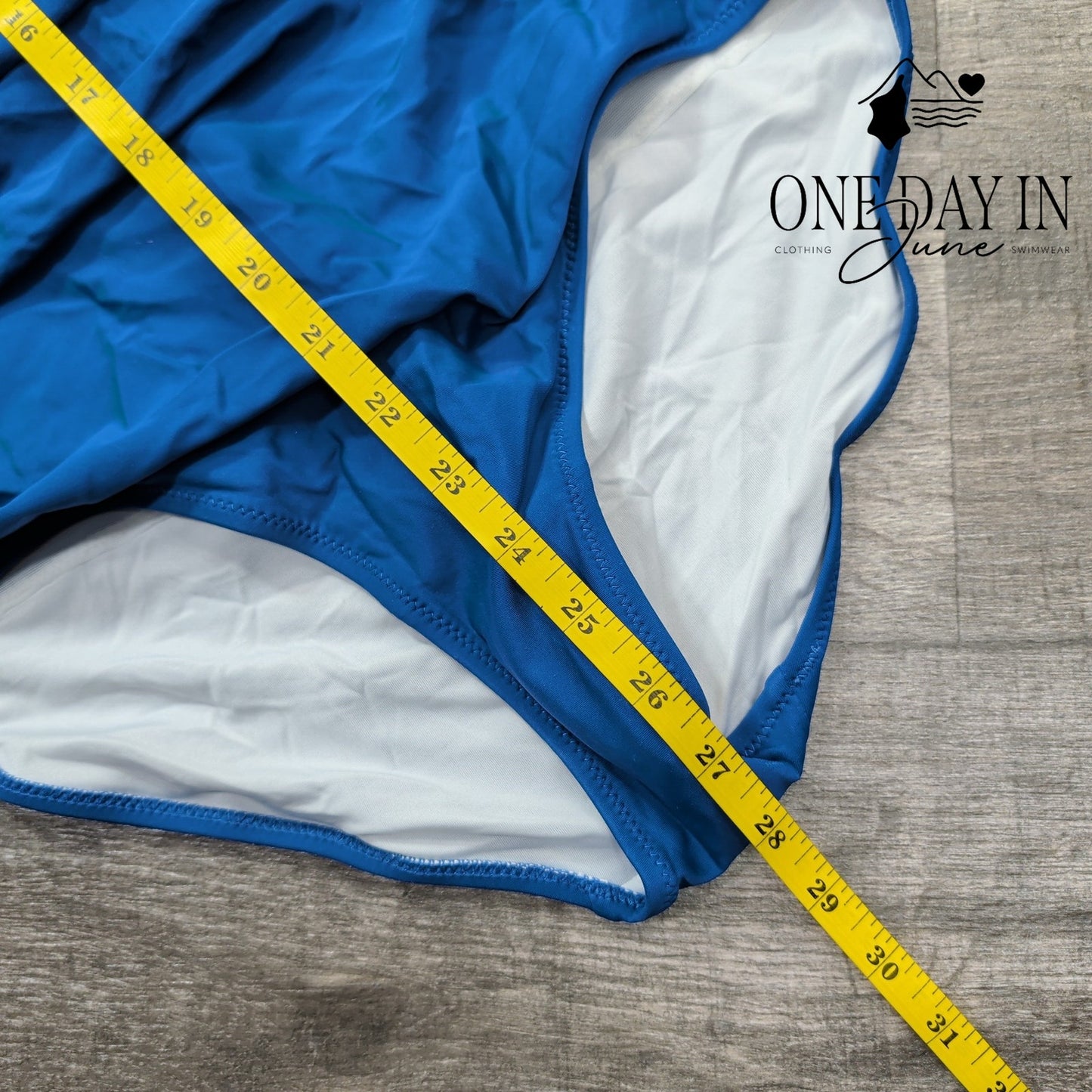 CharmLeaks Classic One Piece Swimsuit Size M