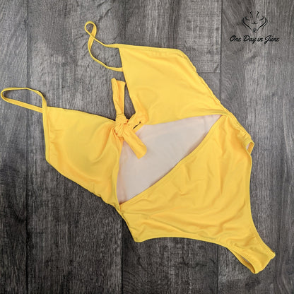 Qearal Tie Knot Cut Out One Piece Size M