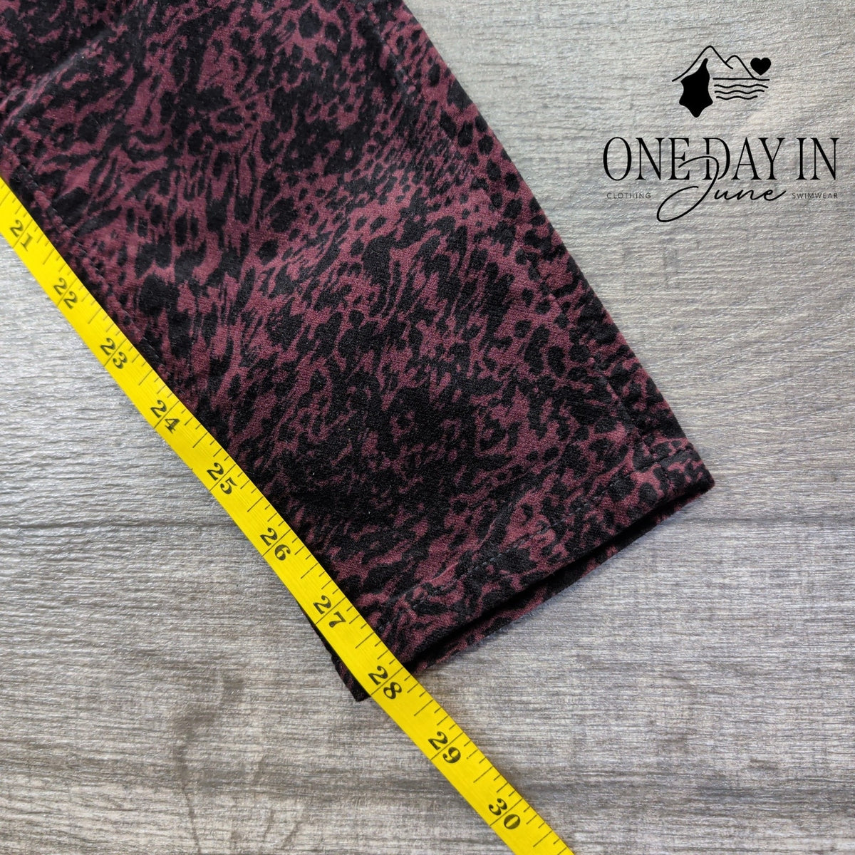 AG Adriano Goldschmied Farrah Skinny Ankle Jeans Burgundy Animal NWT Size 2 (26)