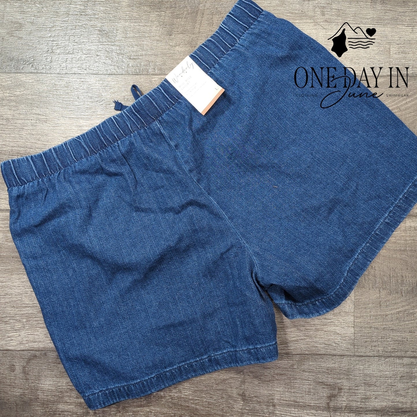 Wonderly Mid Rise Drawstring Denim Shorts Size L