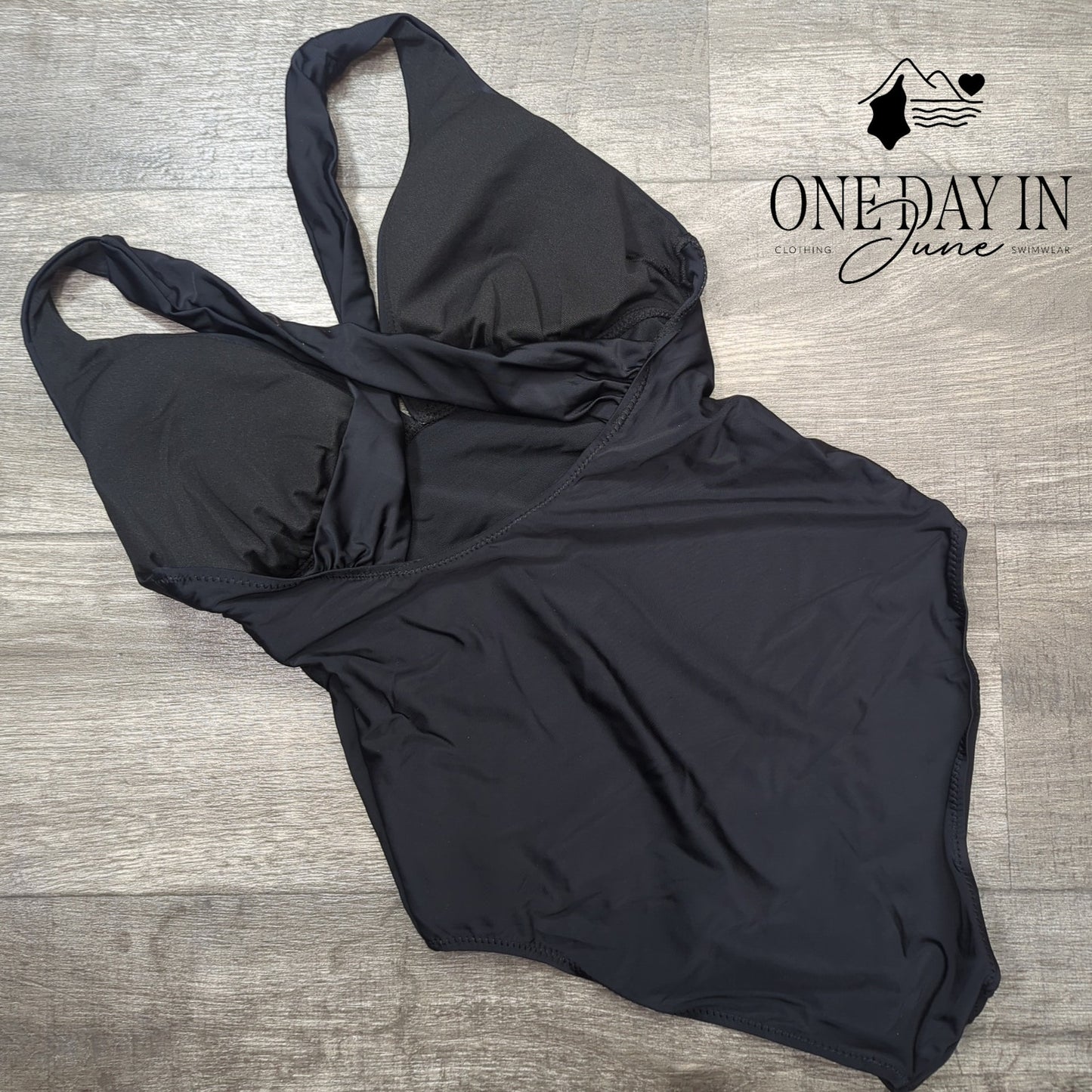 CharmLeaks V Front Tummy Control One Piece Swimsuit Size M
