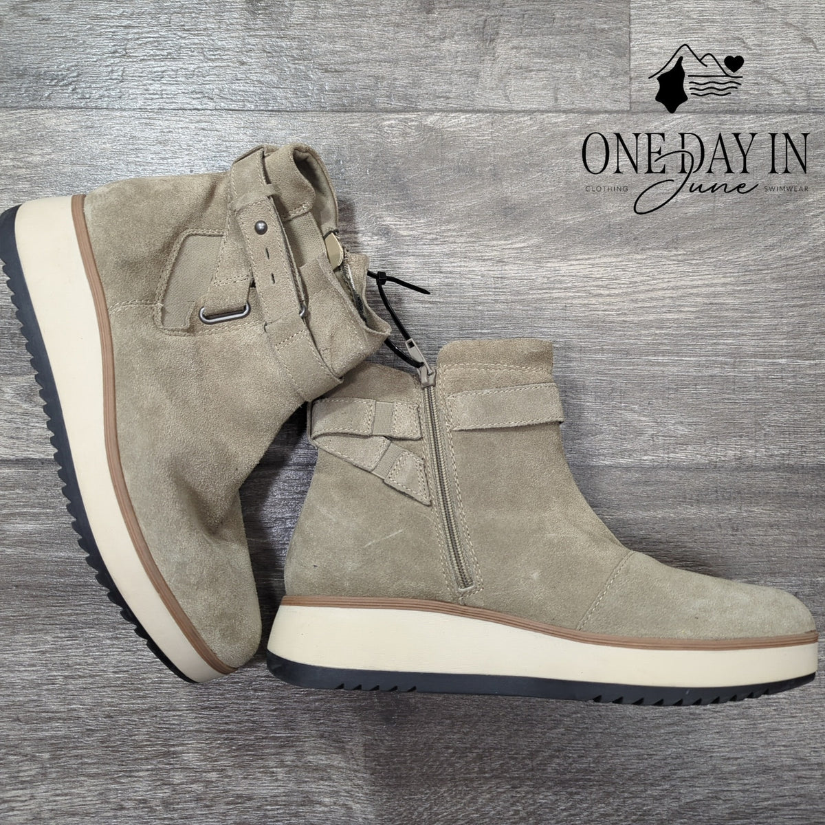 Clarks Zylah Faye Suede Ankle Boots Dark Taupe Buckle Zip NWT Size 7.5