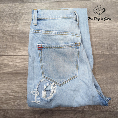 BDG Urban Outfitters Distressed Ripped Jeans Light Wash NWT Size 26 (2)