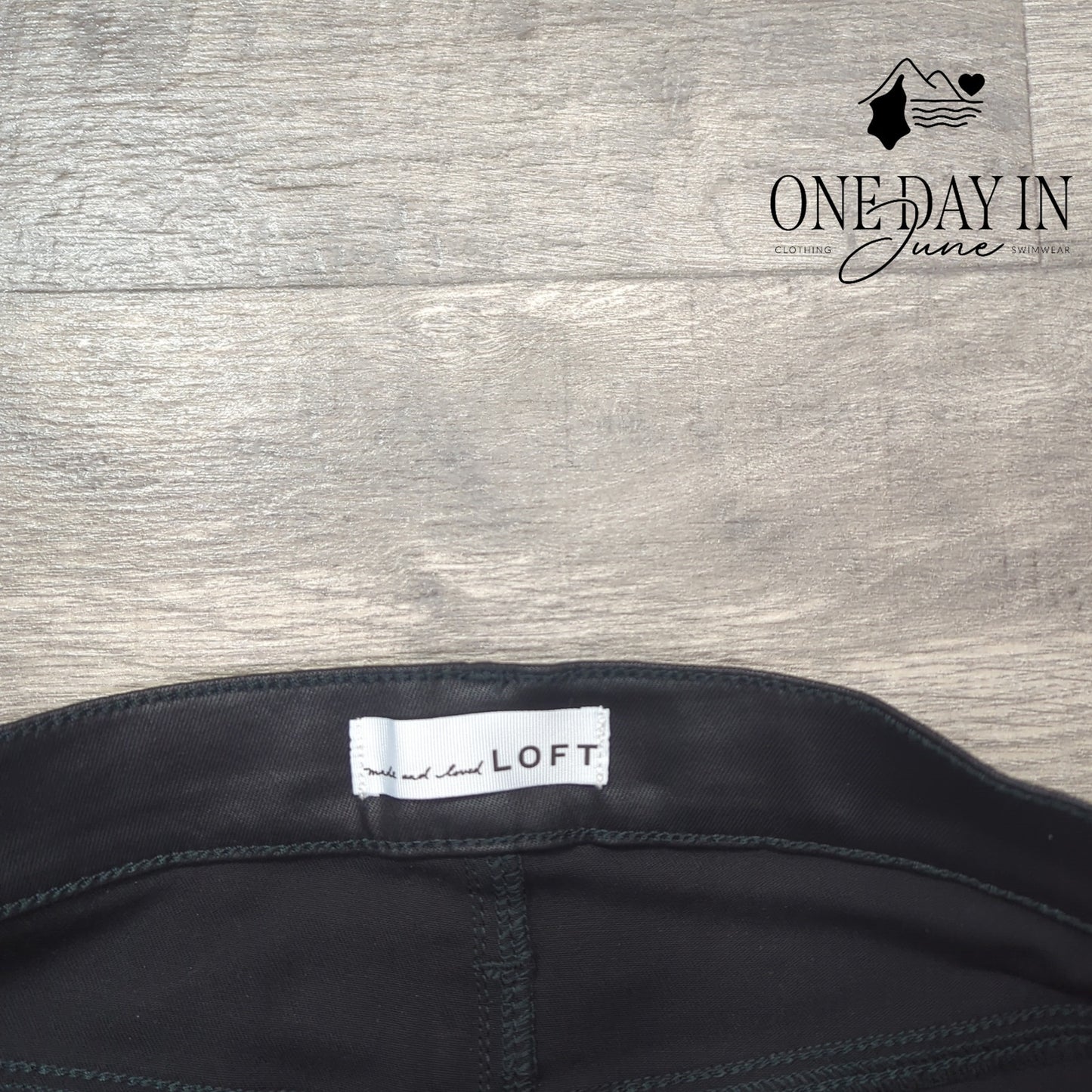 Loft Coated Denim The Skinny Jeans Size 6