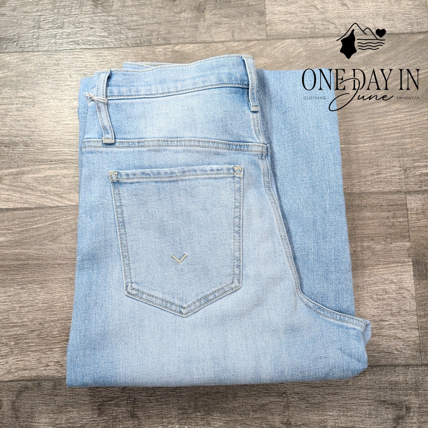 Hudson Jamie High Waist Wide Leg Jeans Light Wash NWT Size 6 (28)