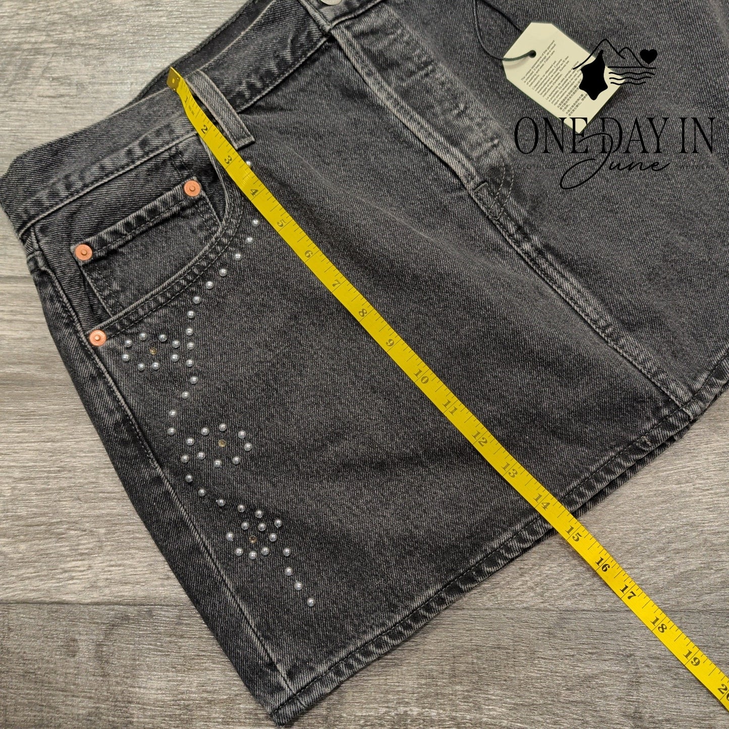 Levi's Premium Icon Studded Denim Mini Skirt Black NWT Size 14 (32)