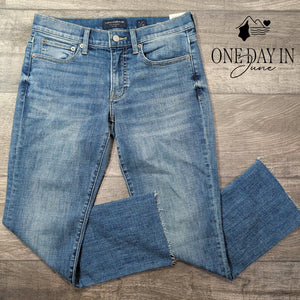 Lucky Brand Mid Rise Sweet Crop Jeans Blue Raw Hem NWT Size 6