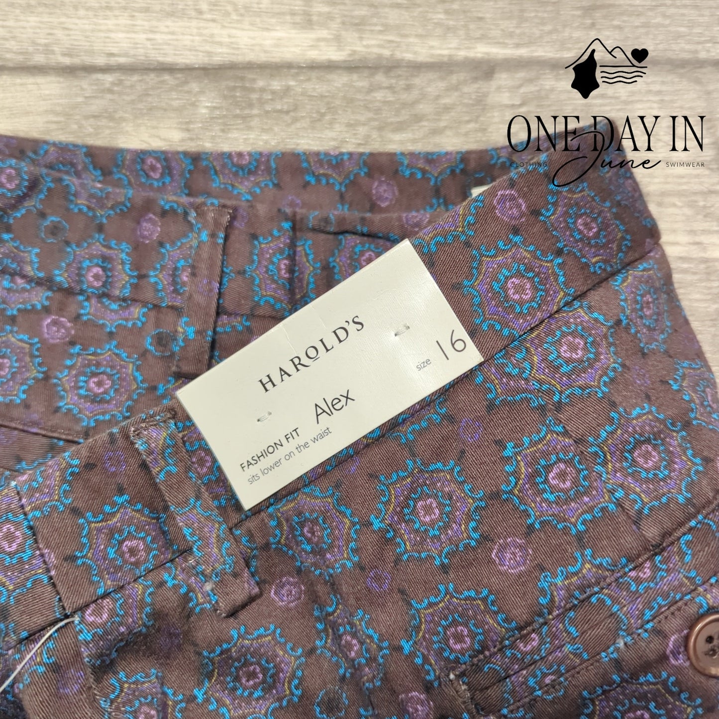 Harold's Ales Fit Crop Pants Size 16