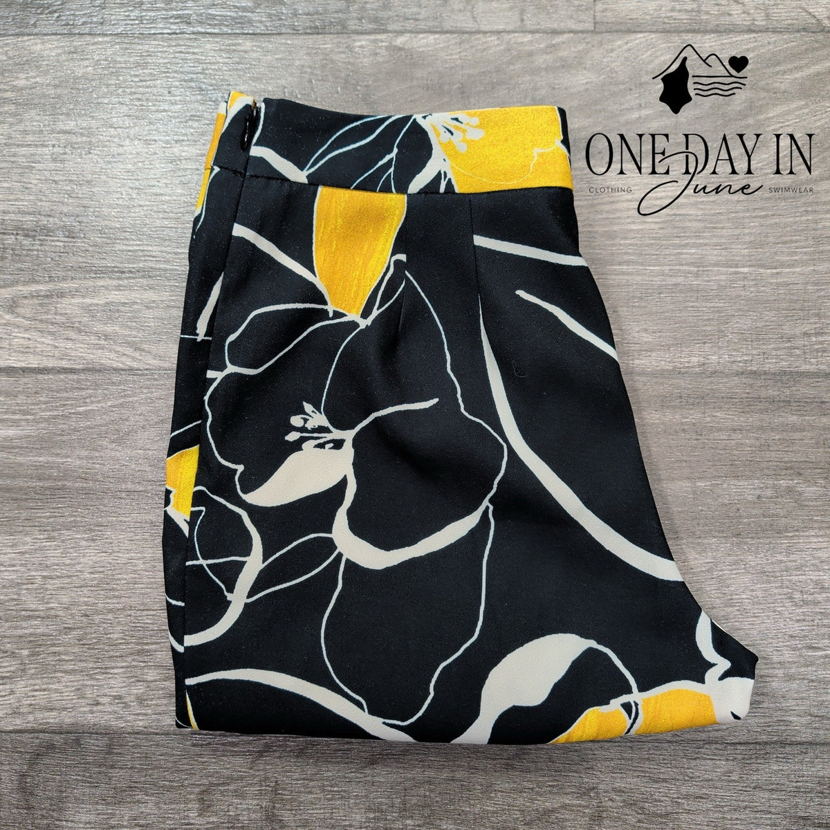Natori Slim Fit Floral Pants Black Yellow White Side Zip NWT Size 4