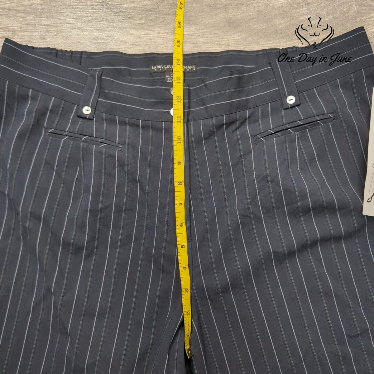 Larry Levine Womens Plus Size City Shorts Navy Pinstripe Bermuda NWT Size 20W