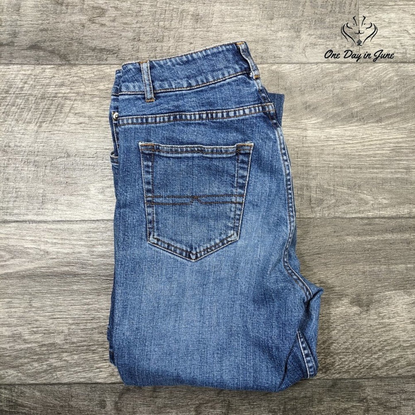 Womyn Straight Leg Jeans Size 2