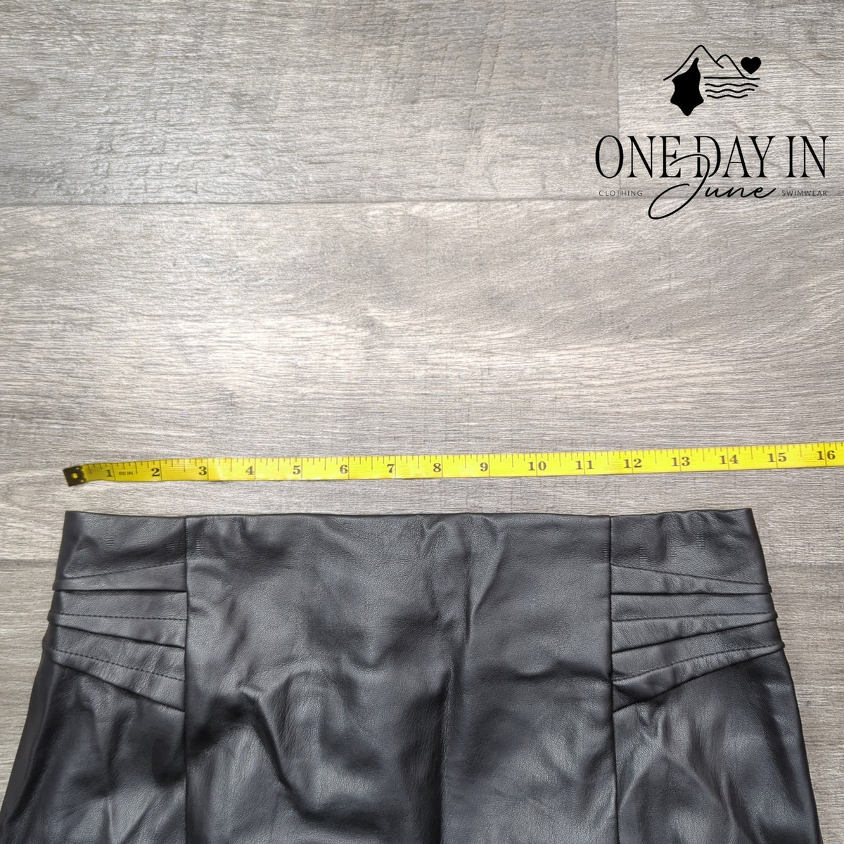 Express Black Faux Leather Pencil Skirt Pleated Waist Size 4