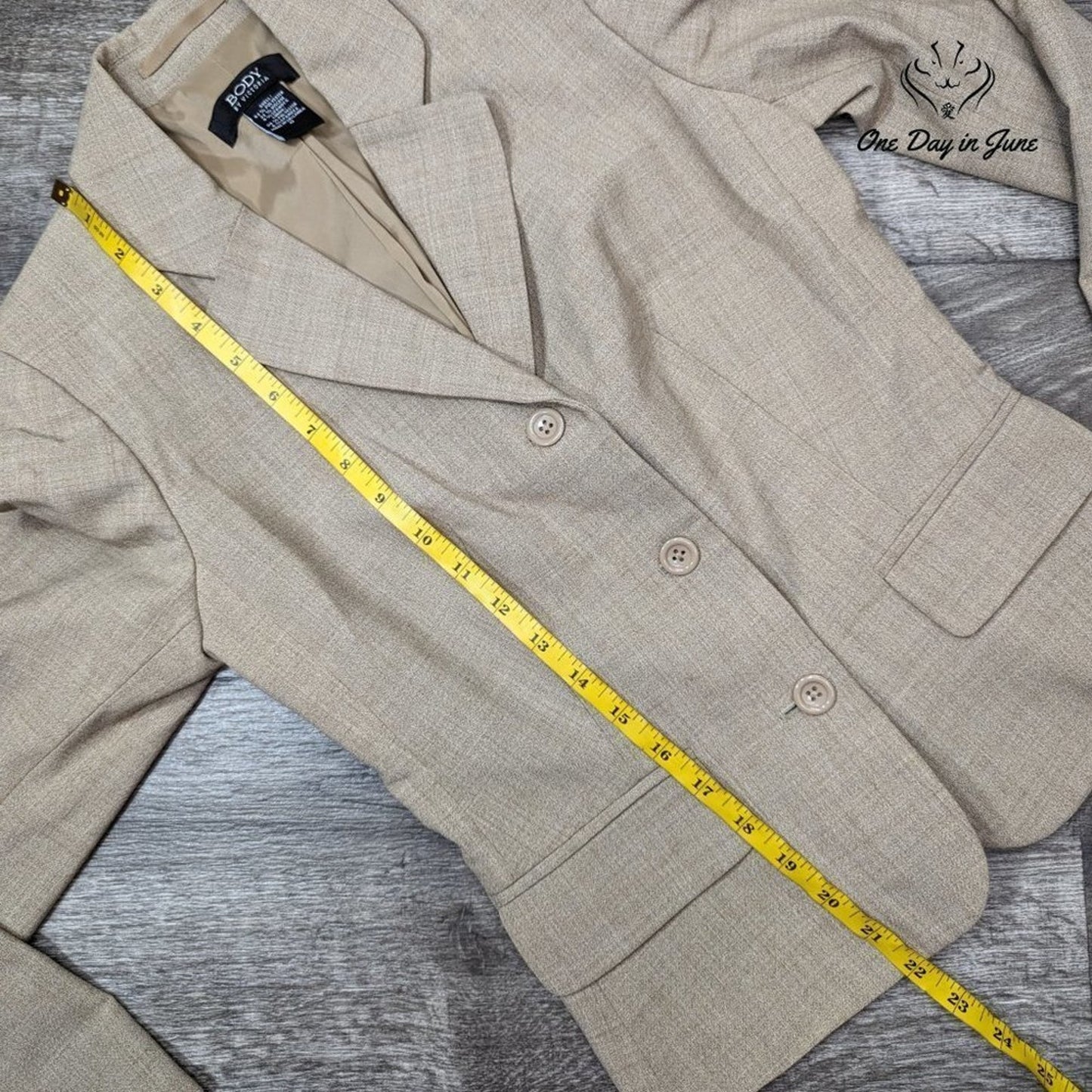 Body by Victoria 3 Button Blazer Size 0