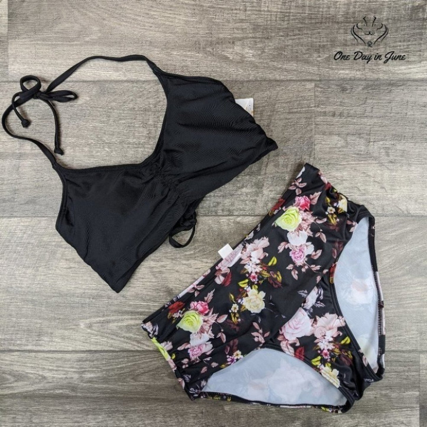 CharmLeaks Halter High Neck Bikini Size M