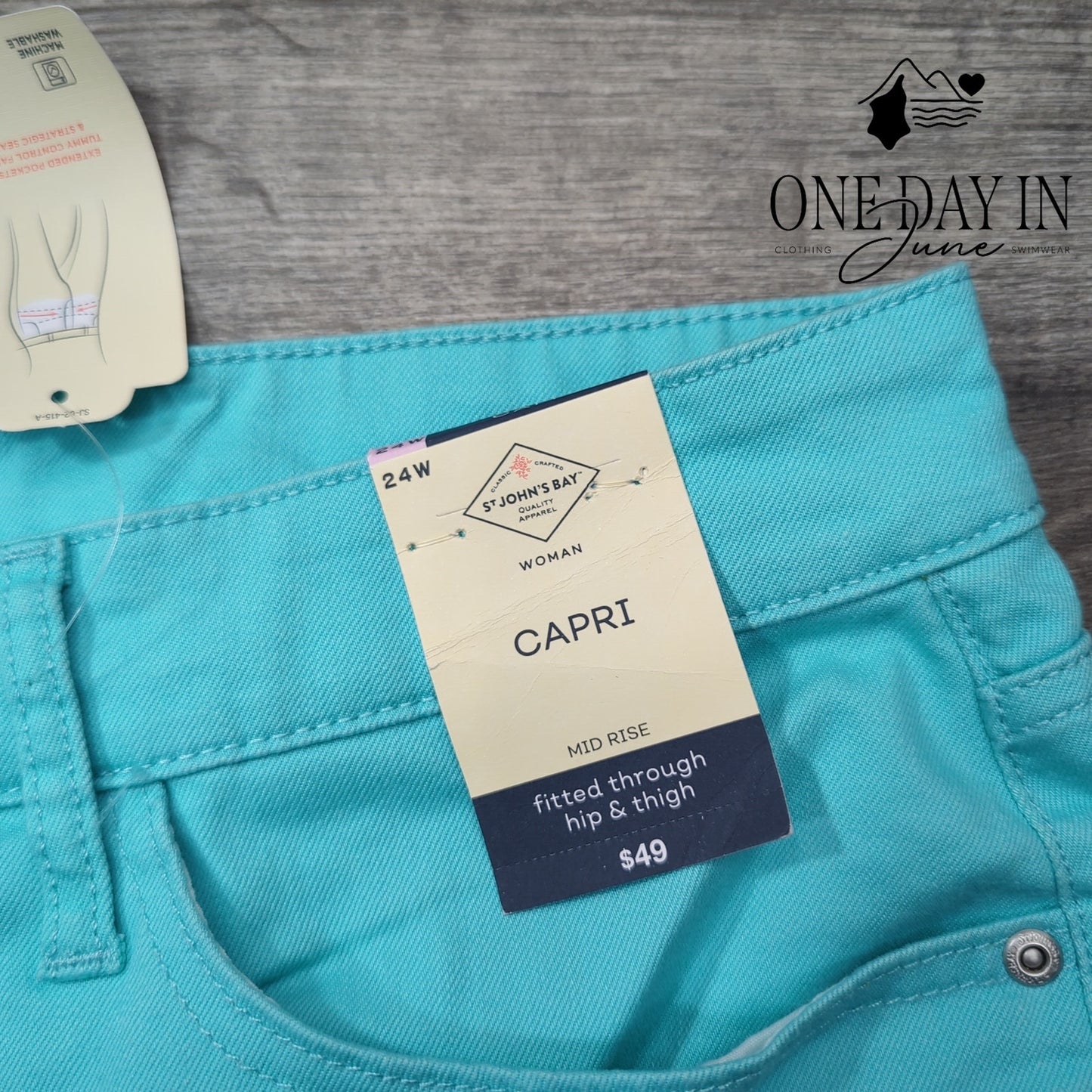 St. John's Bay Plus Size Mid Rise Capri Pants Size 24W
