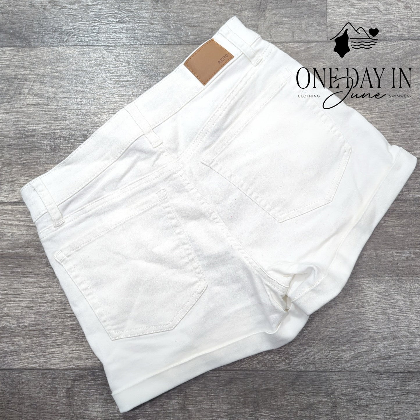 Aeropostale High Rise Midi 3" Shorts Size 4