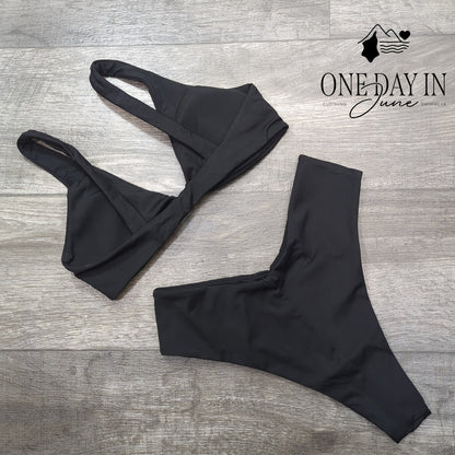 CharmLeaks Knot Front High Cut Bikini Swimsuit Size S