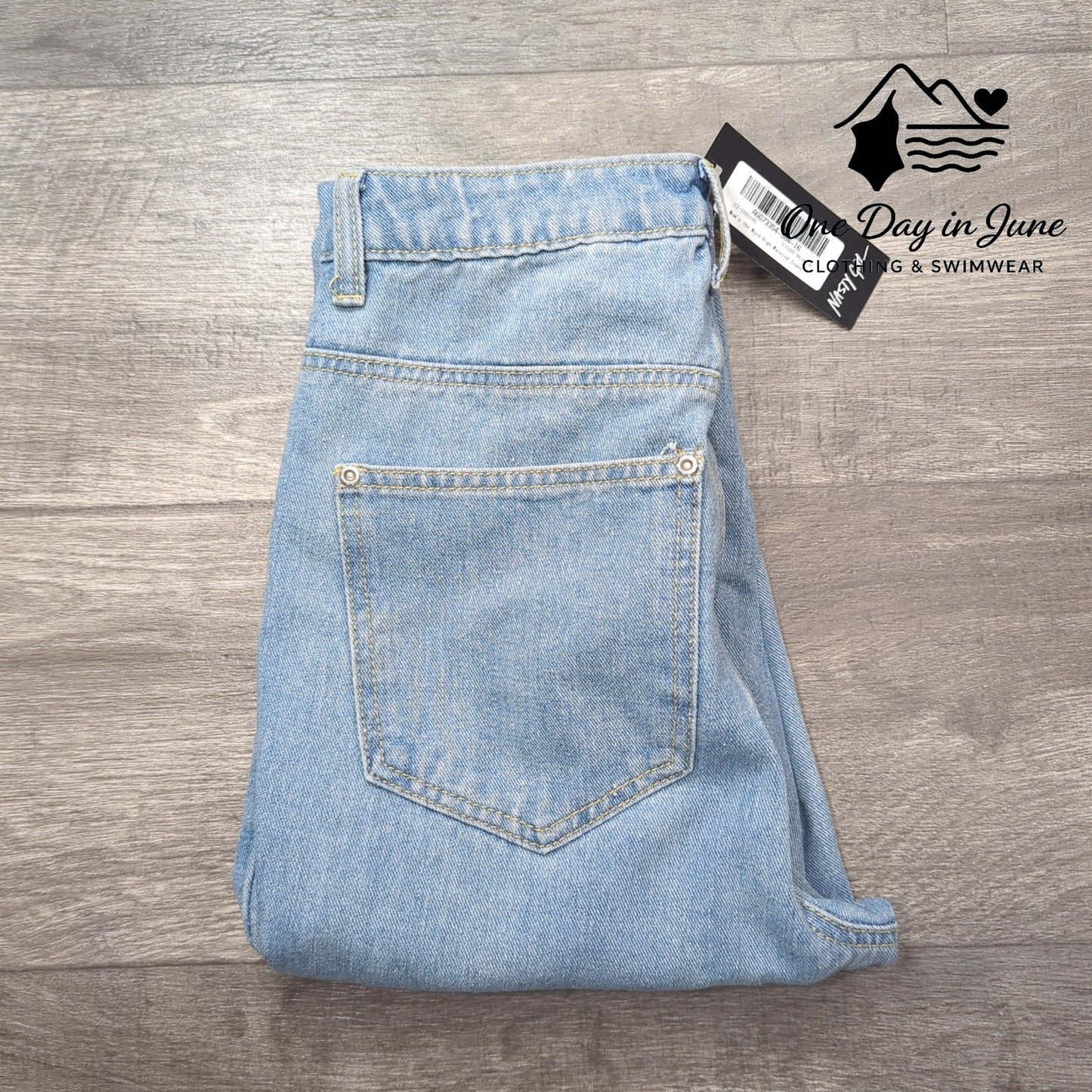 Nasty Gal Mom's the Word High Waisted Jeans Size 4