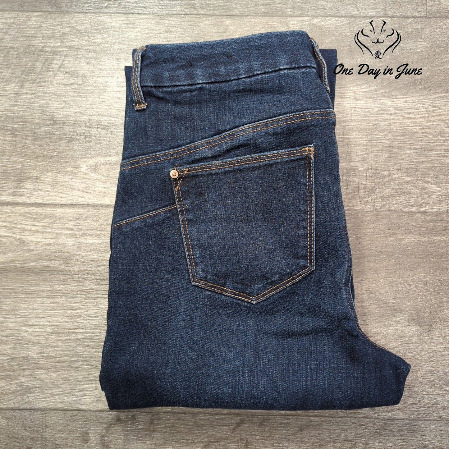 Chico's The So Lifting Straight Leg Jeans Size Chico's 0 (4) Short