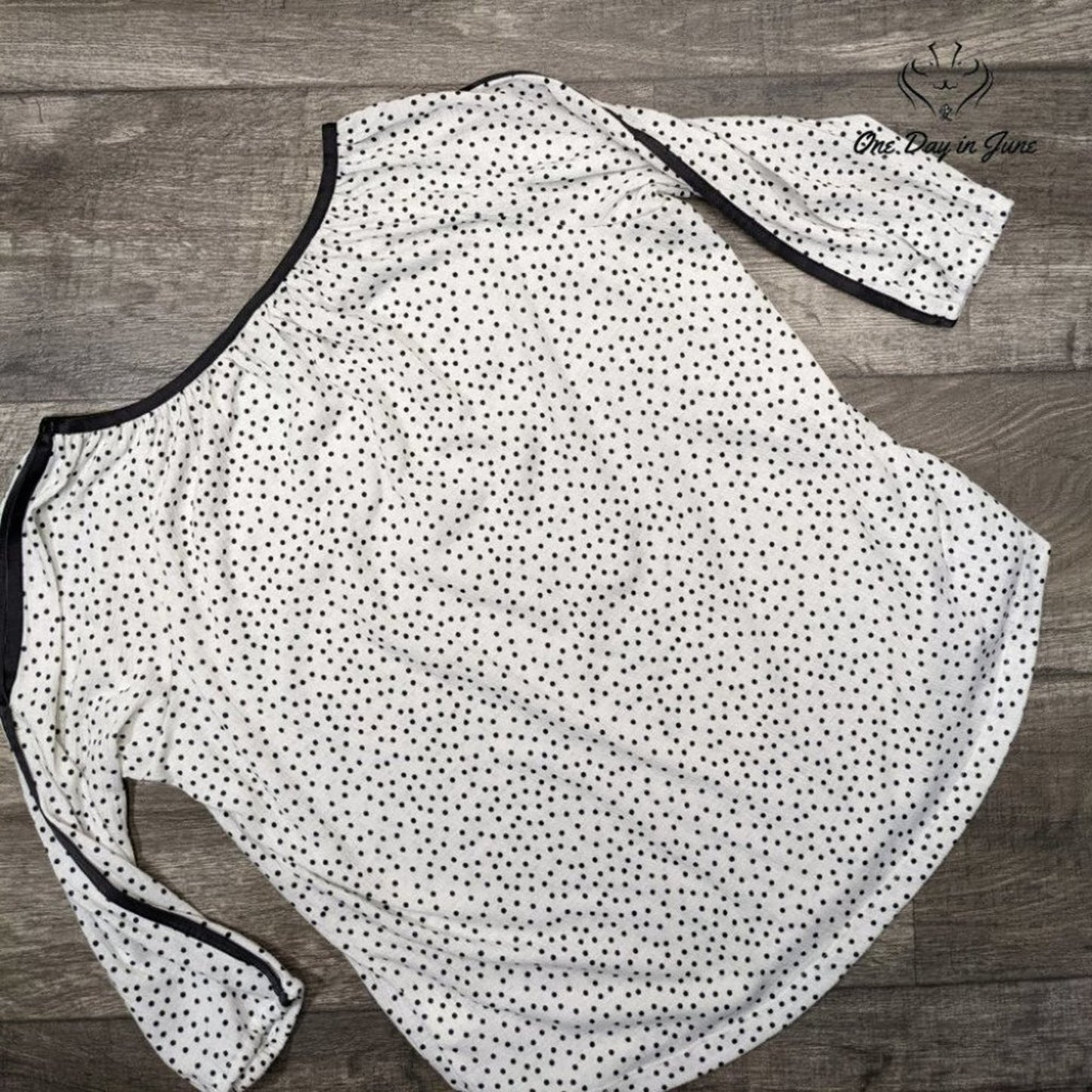 Jones New York Women's Polka Dot Cold Shoulder Long Sleeve Top Size M