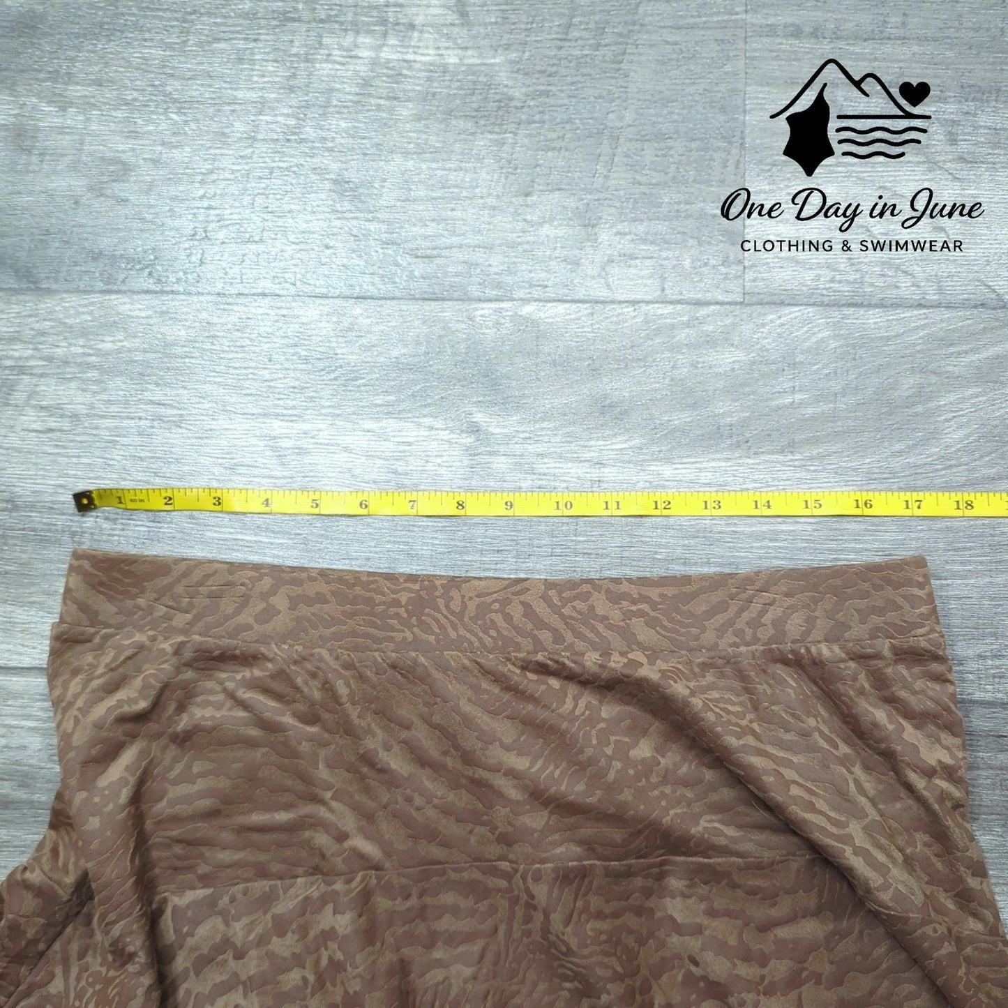 Melissa Paige Pull On A Line Mini Skirt Size L
