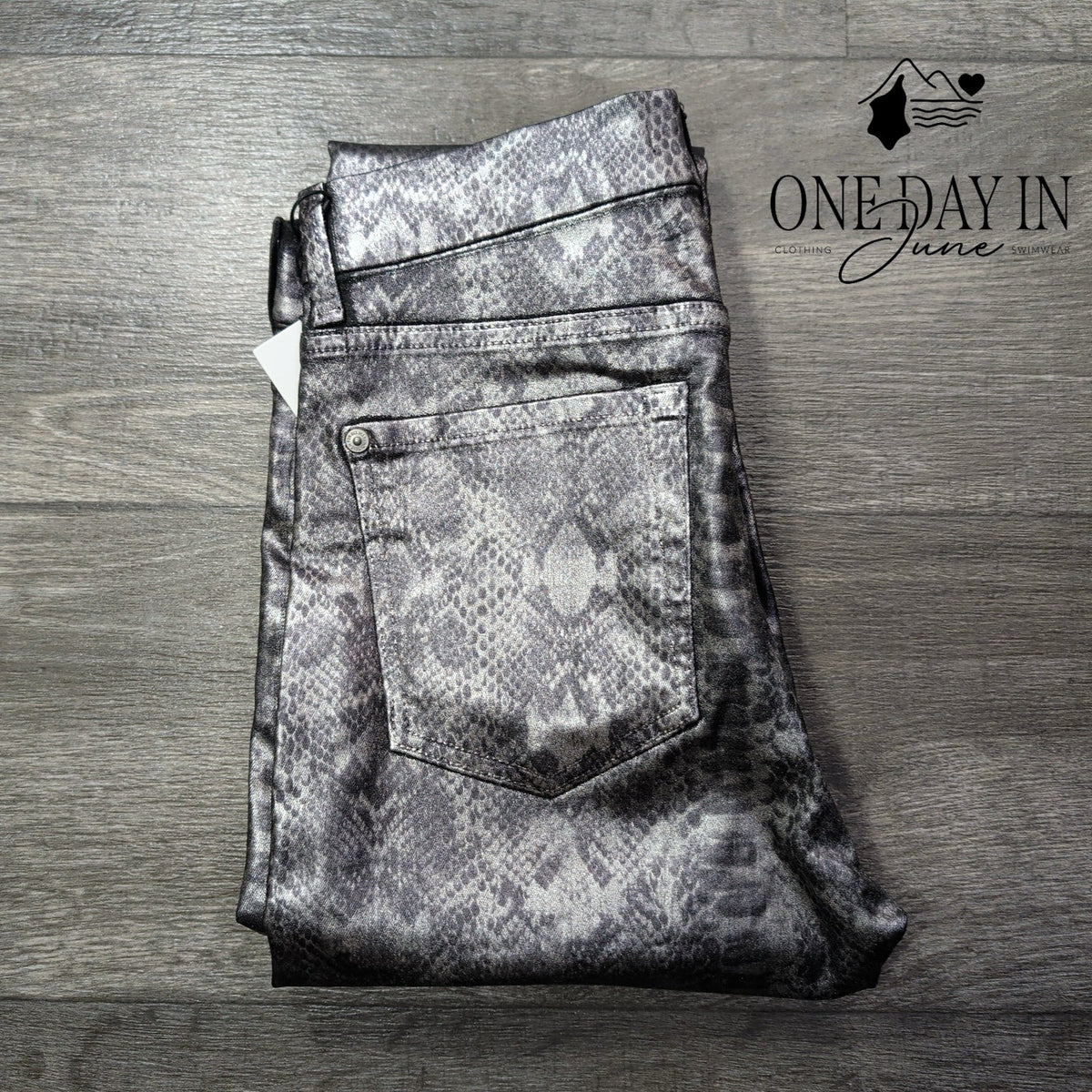 7 For All Mankind High Waist Ankle Skinny Jeans Metallic Snake Print NWT Size 6