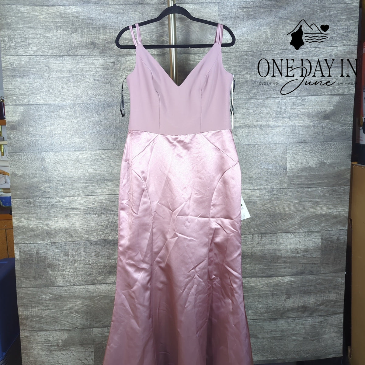 Sorella Vita 9206 Satin Chiffon Bridesmaid Maxi Gown Rosewater NWT Size 14