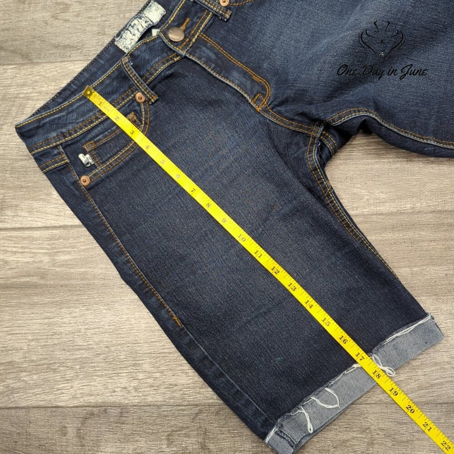 17/21 Denim Denim Shorts Size 6