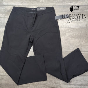 Apt. 9 Mid Rise Straight Leg Trouser Pants Black Petite Short NWT Size 8Ps