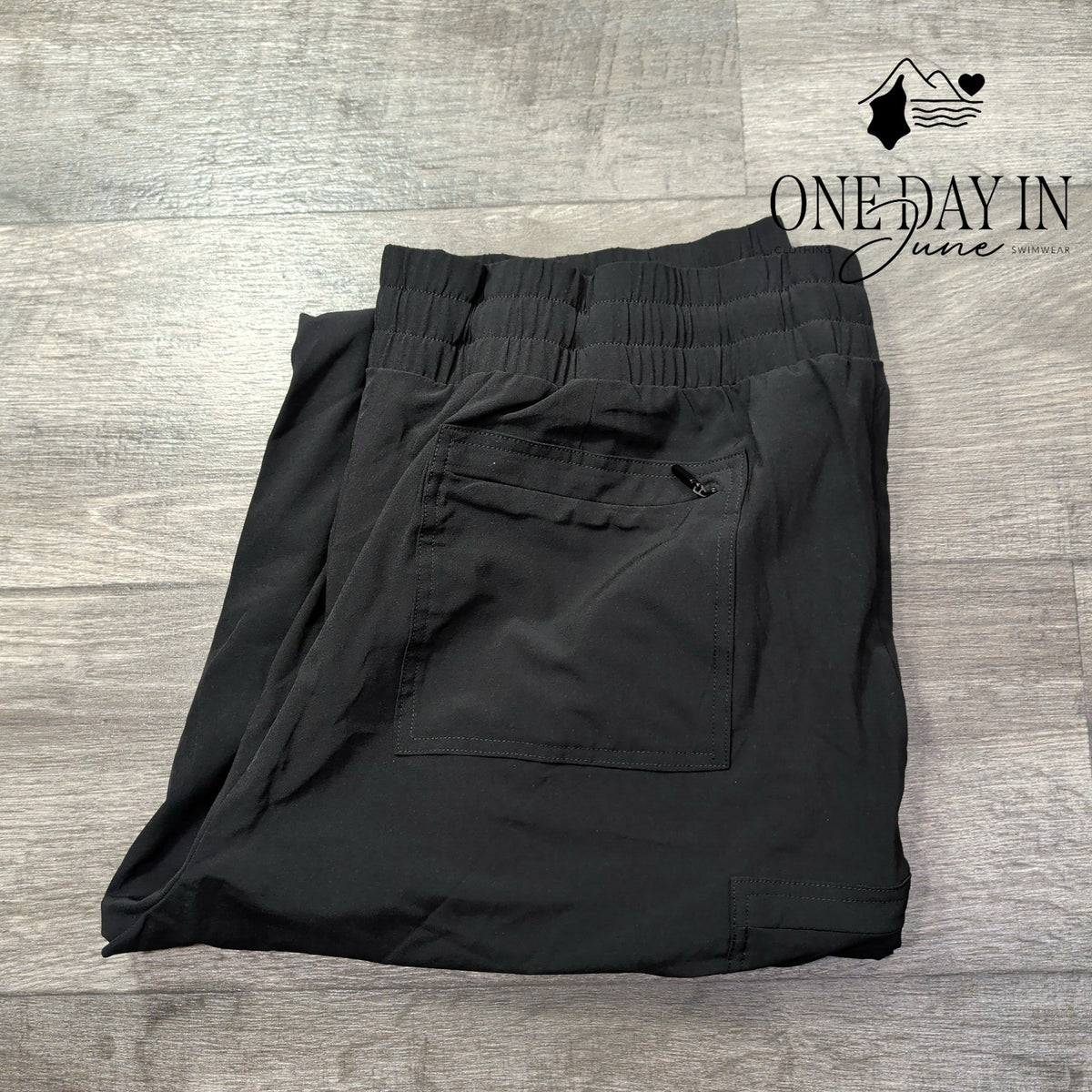 Chico's Zenergy Cargo Jogger Pants Black NWT Size Chico's 3.5 (18)
