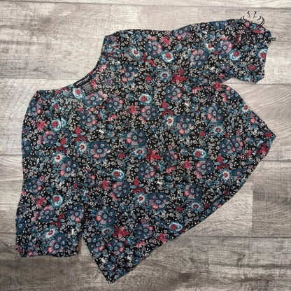 About a Girl Light Floral Top Size S