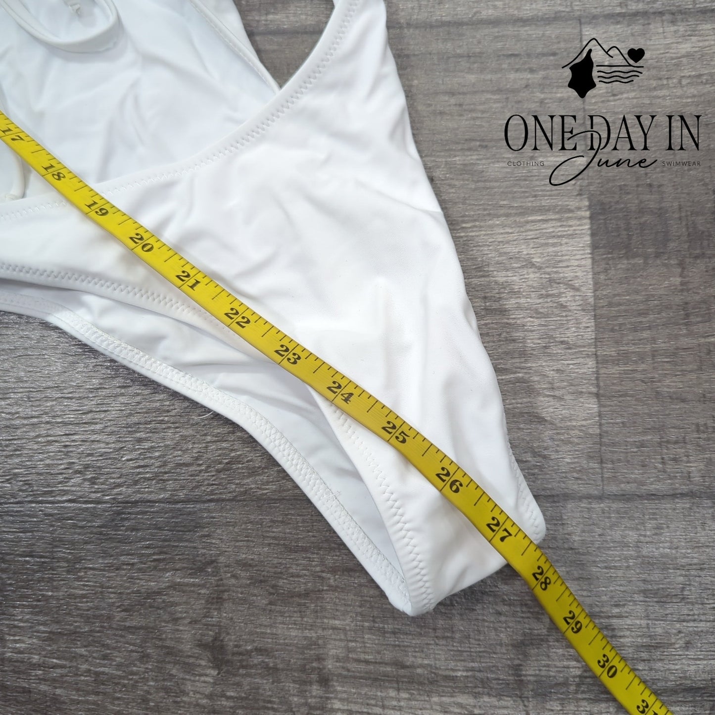 Chyrii Strappy Cheeky One Piece Swimsuit Size M