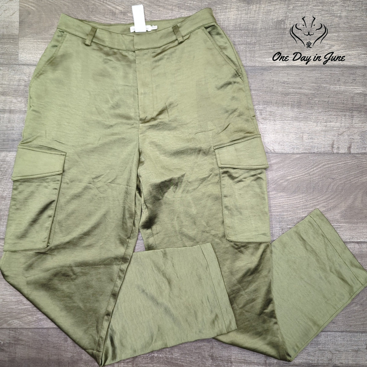 Good American Washed Satin Cargo Pants Juniper Green NWT Size 6
