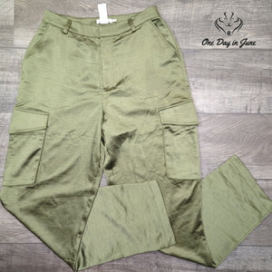 Good American Washed Satin Cargo Pants Juniper Green NWT Size 6