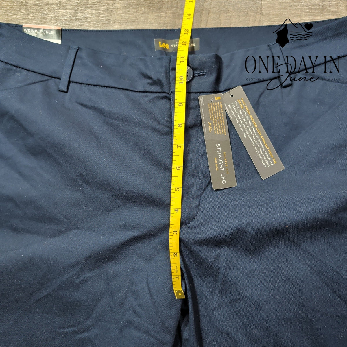 Lee Wrinkle Free Relaxed Fit Straight Leg Pants Short Navy NWT Size 18 Short