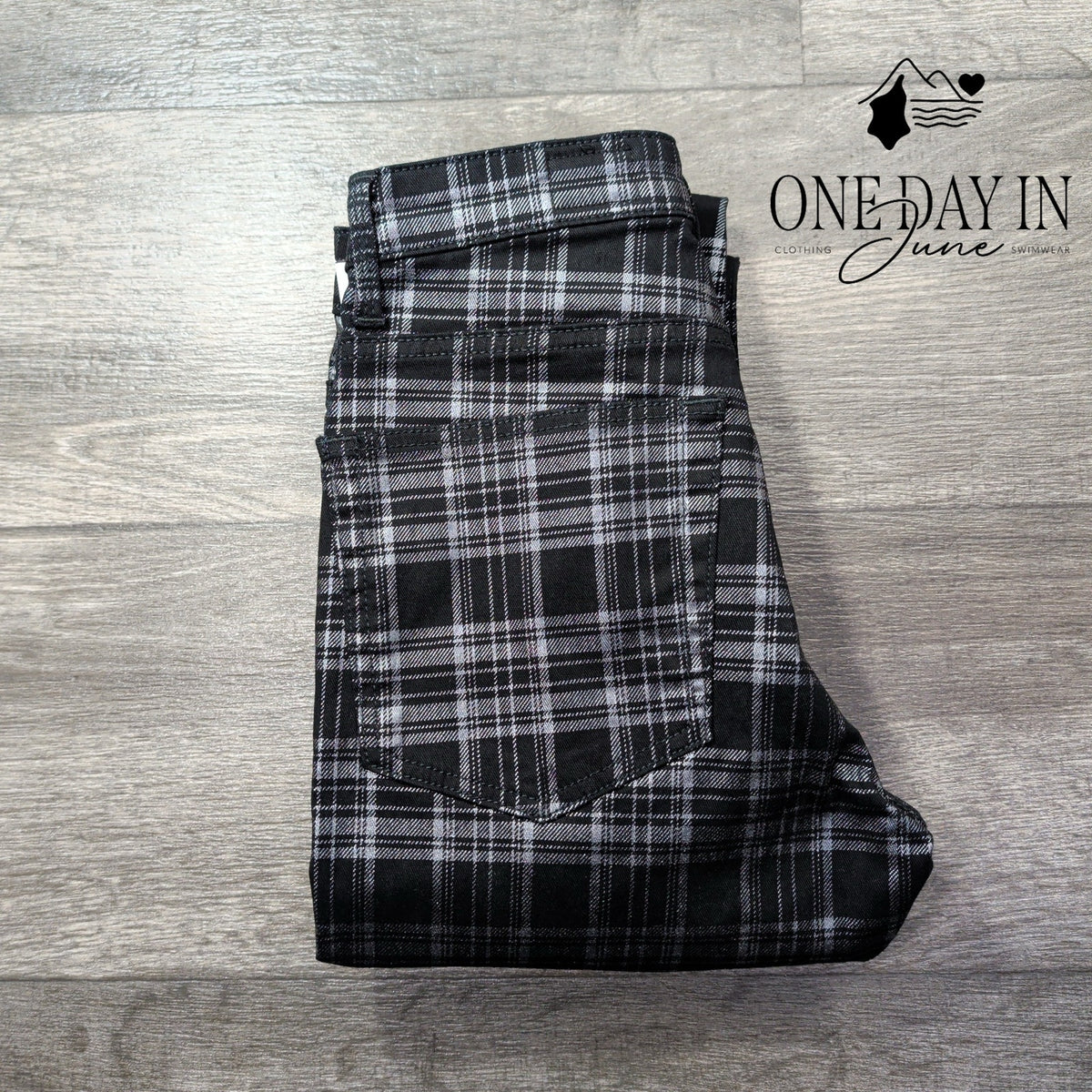 AG Adriano Goldschmied Farrah High Rise Skinny Jeans Black Plaid NWT Size 2 (26)
