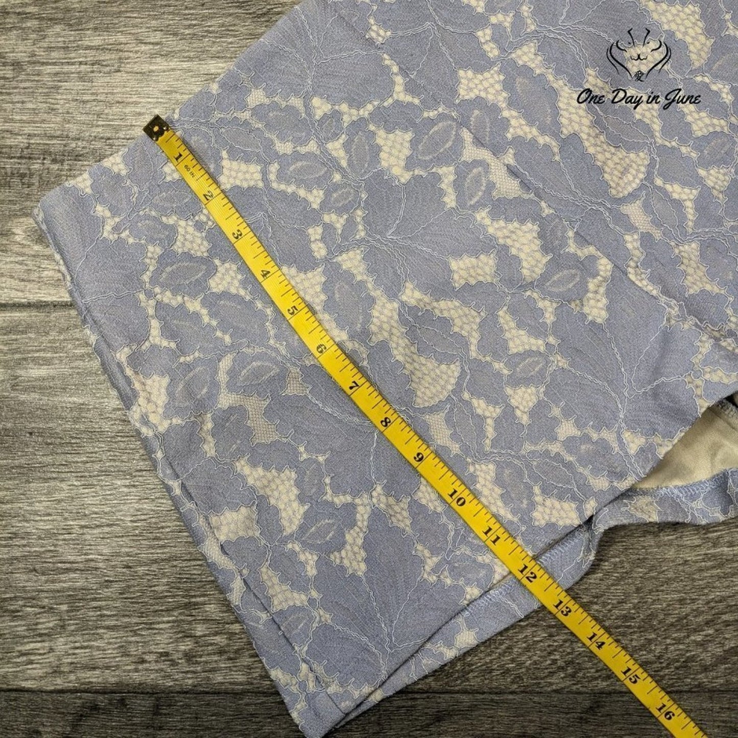 She + Sky Textured Shorts Size L