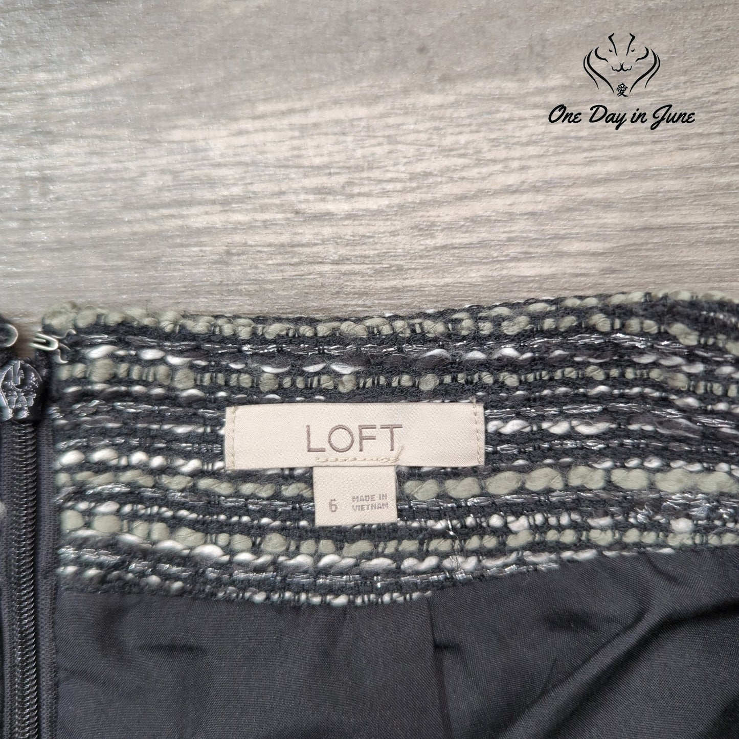Loft Textured Mini Skirt Size 6