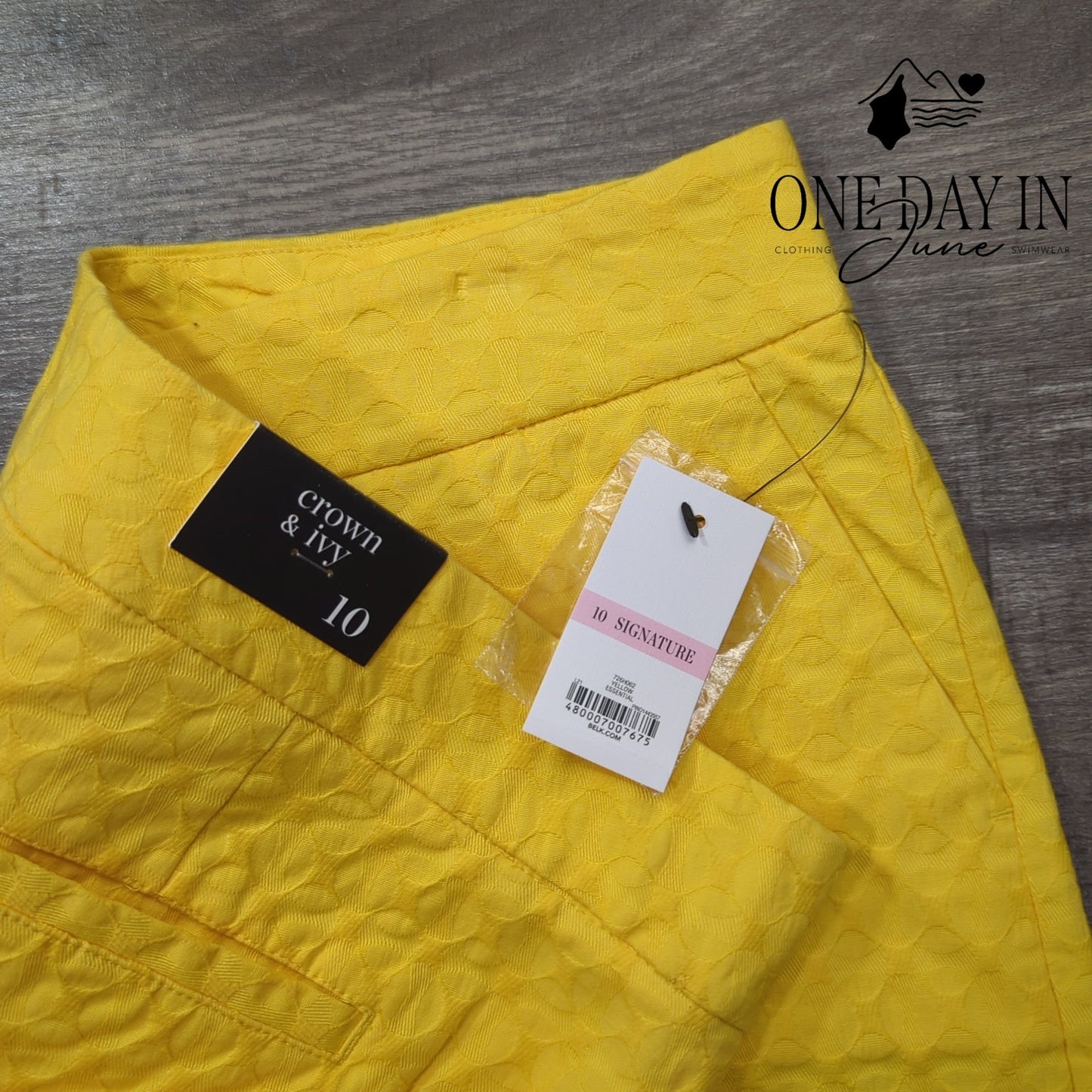 Crown & Ivy Scallop Edge Flat Front Shorts Size 10