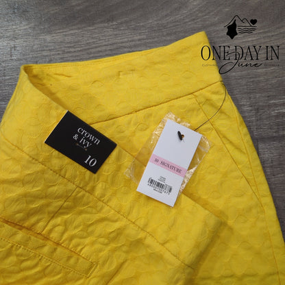 Crown & Ivy Scallop Edge Flat Front Shorts Size 10