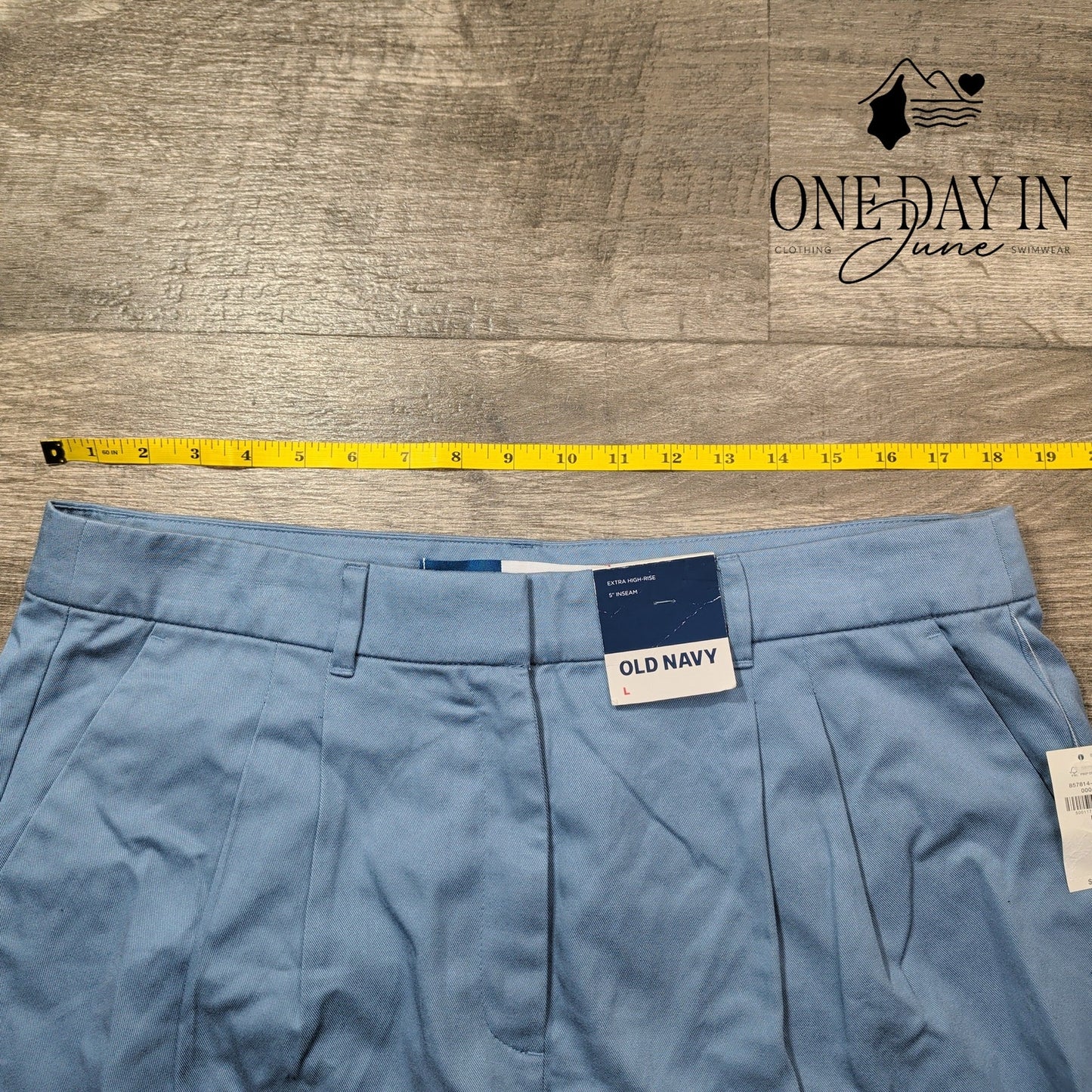 Old Navy Extra High Rise 5" Inseam Shorts Size L