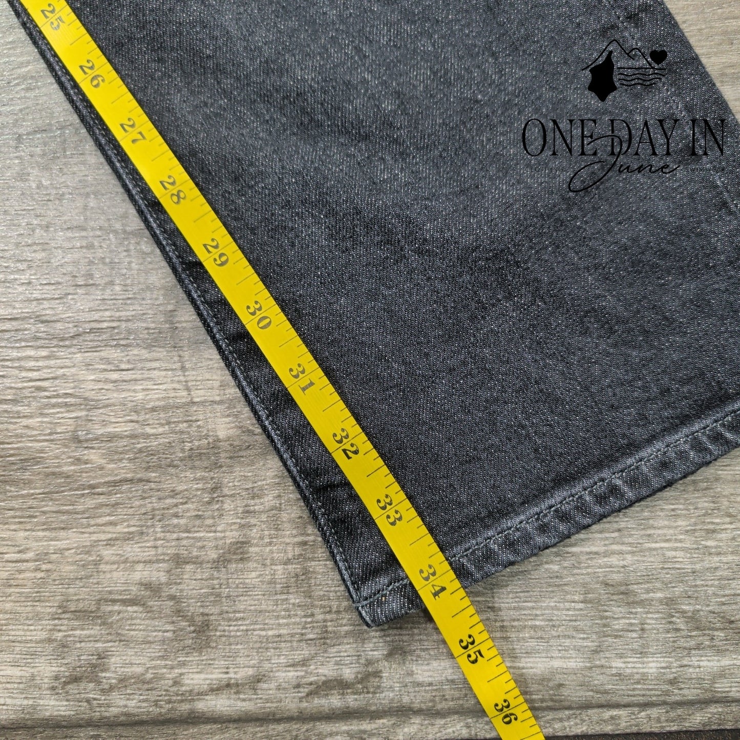 7 For All Mankind The Straight Jeans Black Distressed Straight NWT Size 28X34