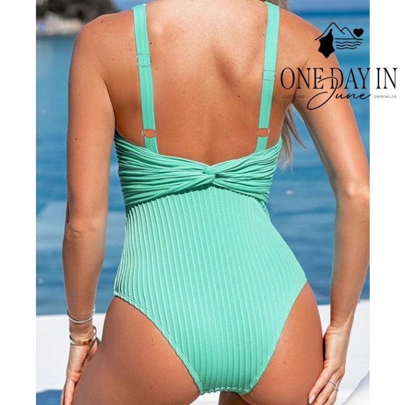 Cupshe Textured V Front One Piece Swimsuit Size L