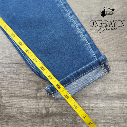 KanCan Juniors Mid Rise Skinny Straight Distressed Jeans Size 5