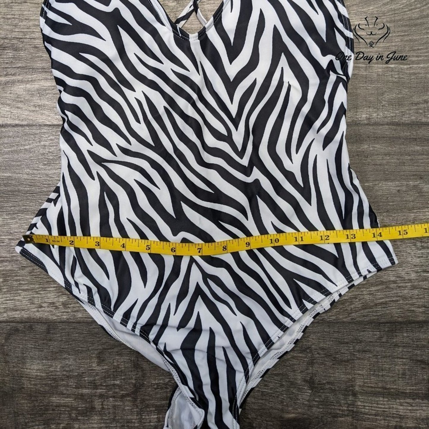 Amzbrly Zebra Striped Criss Cross Ruched Back One Piece Swimsuit Size M