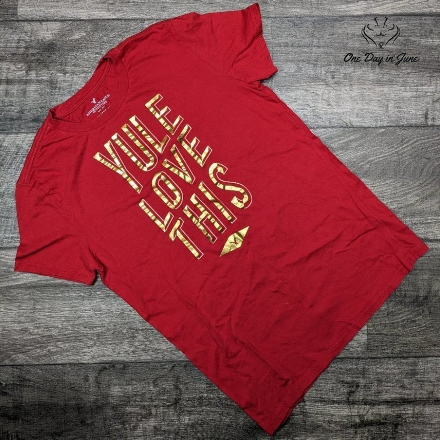 American Eagle Outfitters Classic Fit "Yule Love This" T Shirt Size S