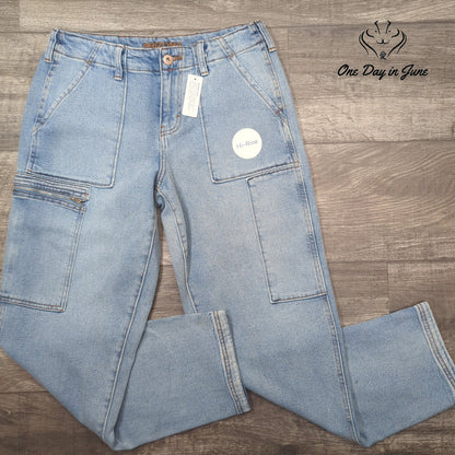 Arizona Jean Co. Juniors High Rise Cargo Jeans Light Wash NWT Size 7