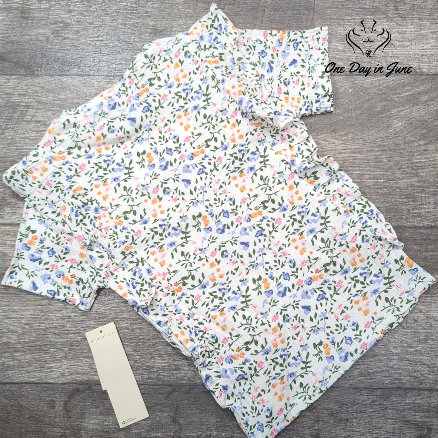 Madden Girl Ruffle Short Sleeve Top Size L