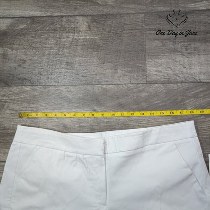 New Directions Essential Shorts White Scallop Hem NWT Size 16